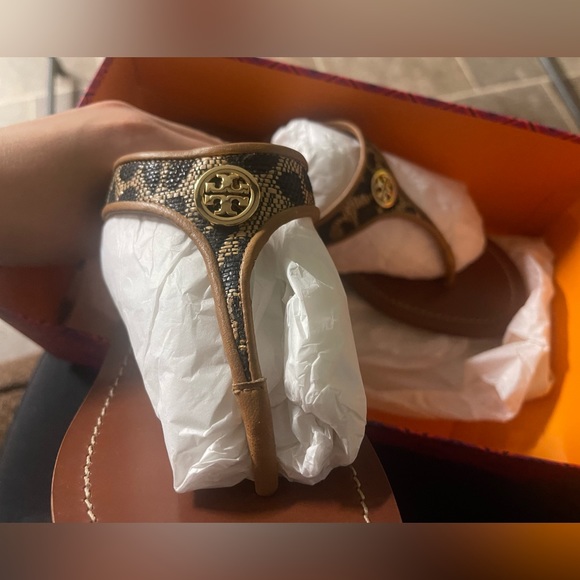 Semi used Tory Burch sandals - Picture 4 of 4